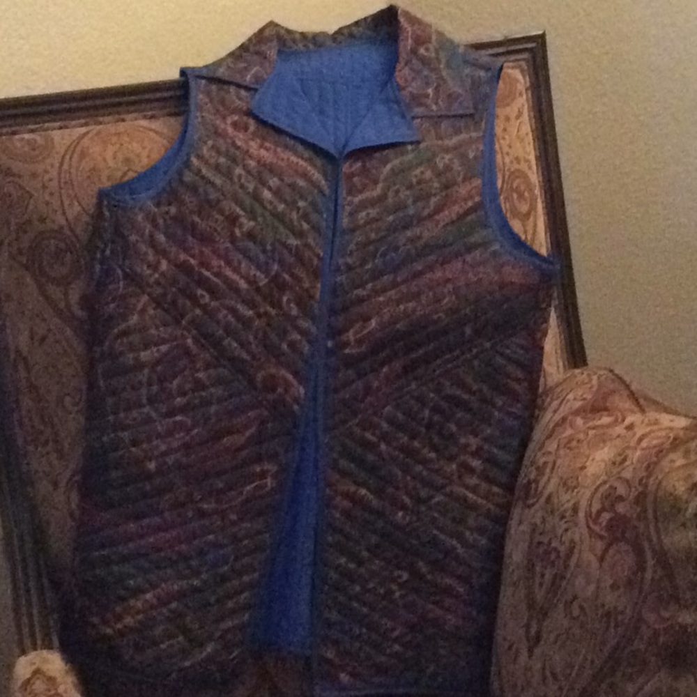 Beautiful reversible light quilted vest size lg